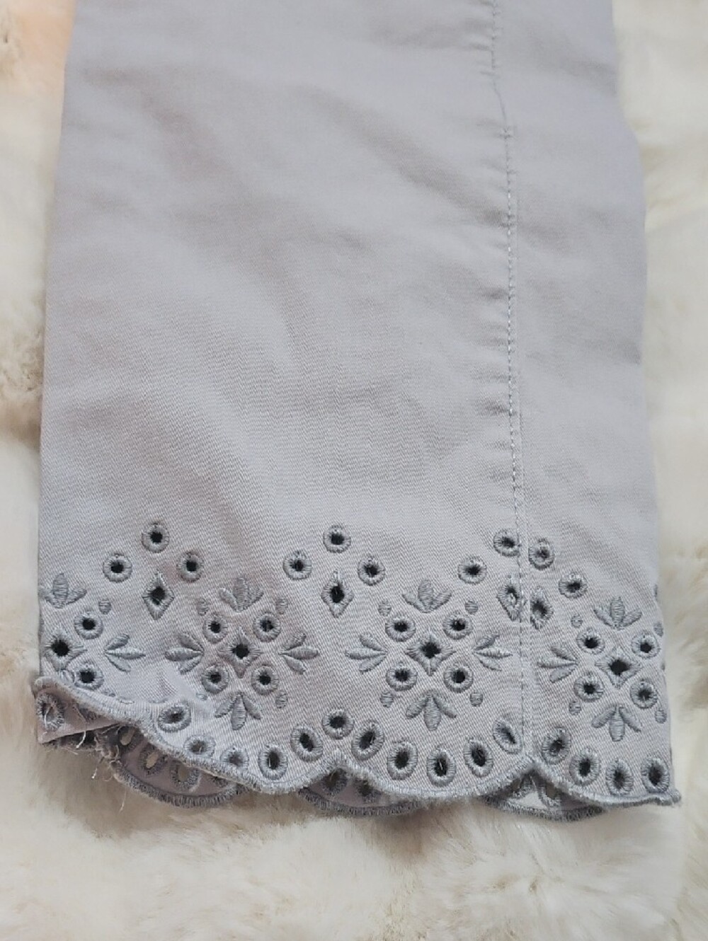 NWT LOFT Light Gray Eyelet Scallop Hem Girlfriend Chinos - Picture 2 of 6